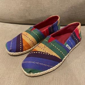 Tom’s women’s colorful espadrille shoe size 7.5